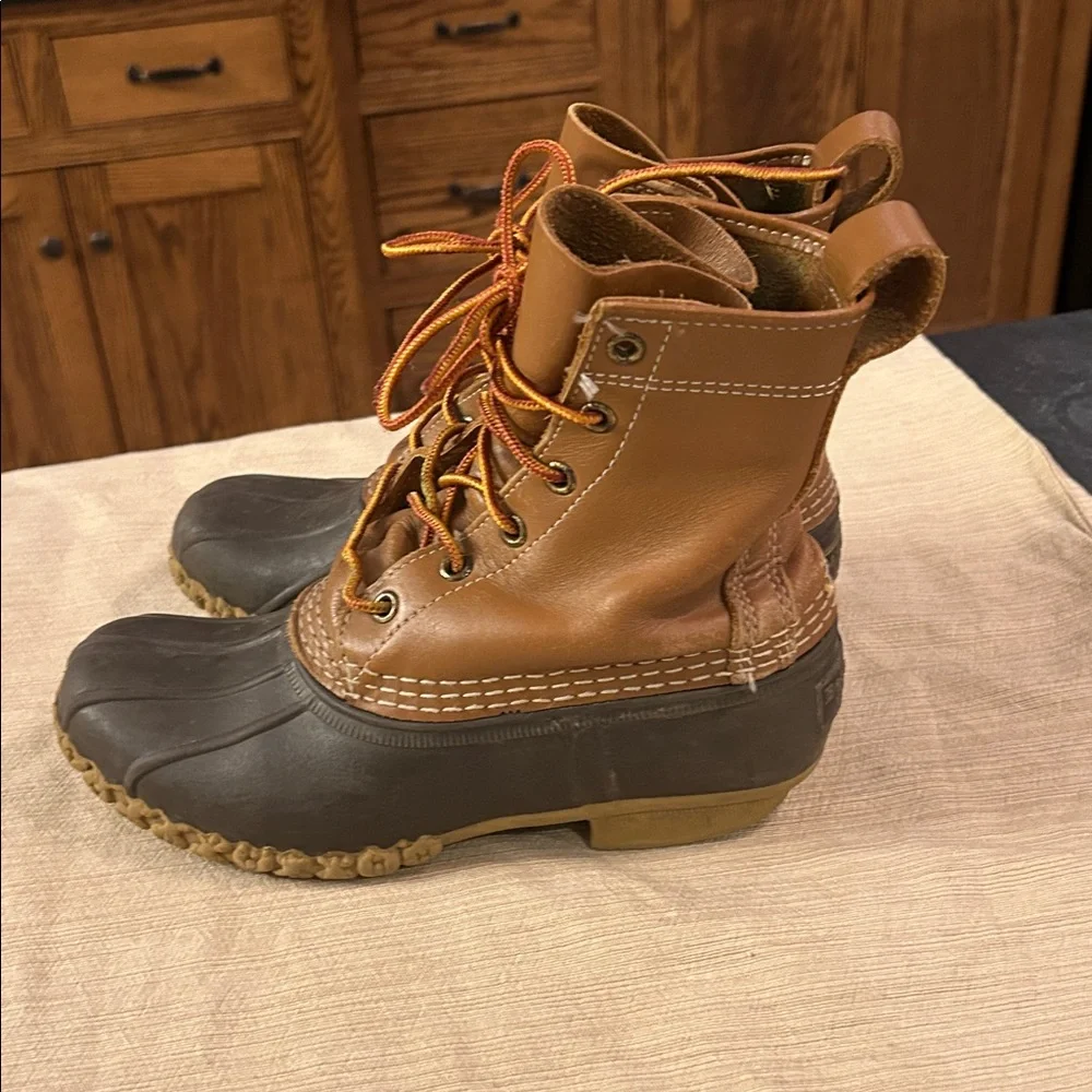 LL‎ Bean Boots 8” tall, rubber leather winter hiking outdoor women’s Size 6